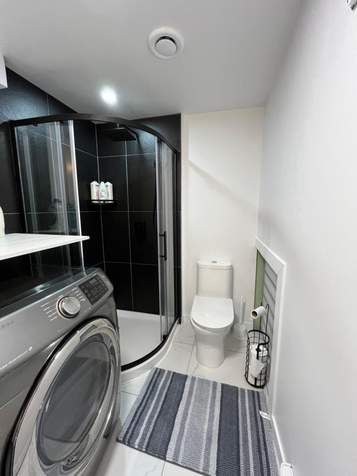 Luxuria, Unique En Ville Дръмондвил Екстериор снимка
